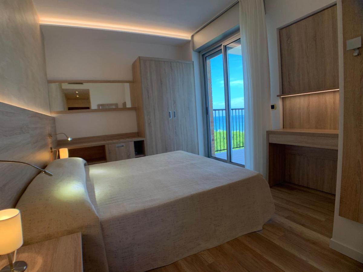 Hotel Beau Rivage Pineta Лидо-ди-Езоло Экстерьер фото