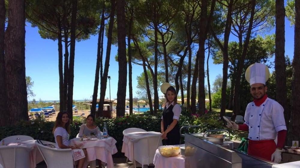 Hotel Beau Rivage Pineta Лидо-ди-Езоло Экстерьер фото