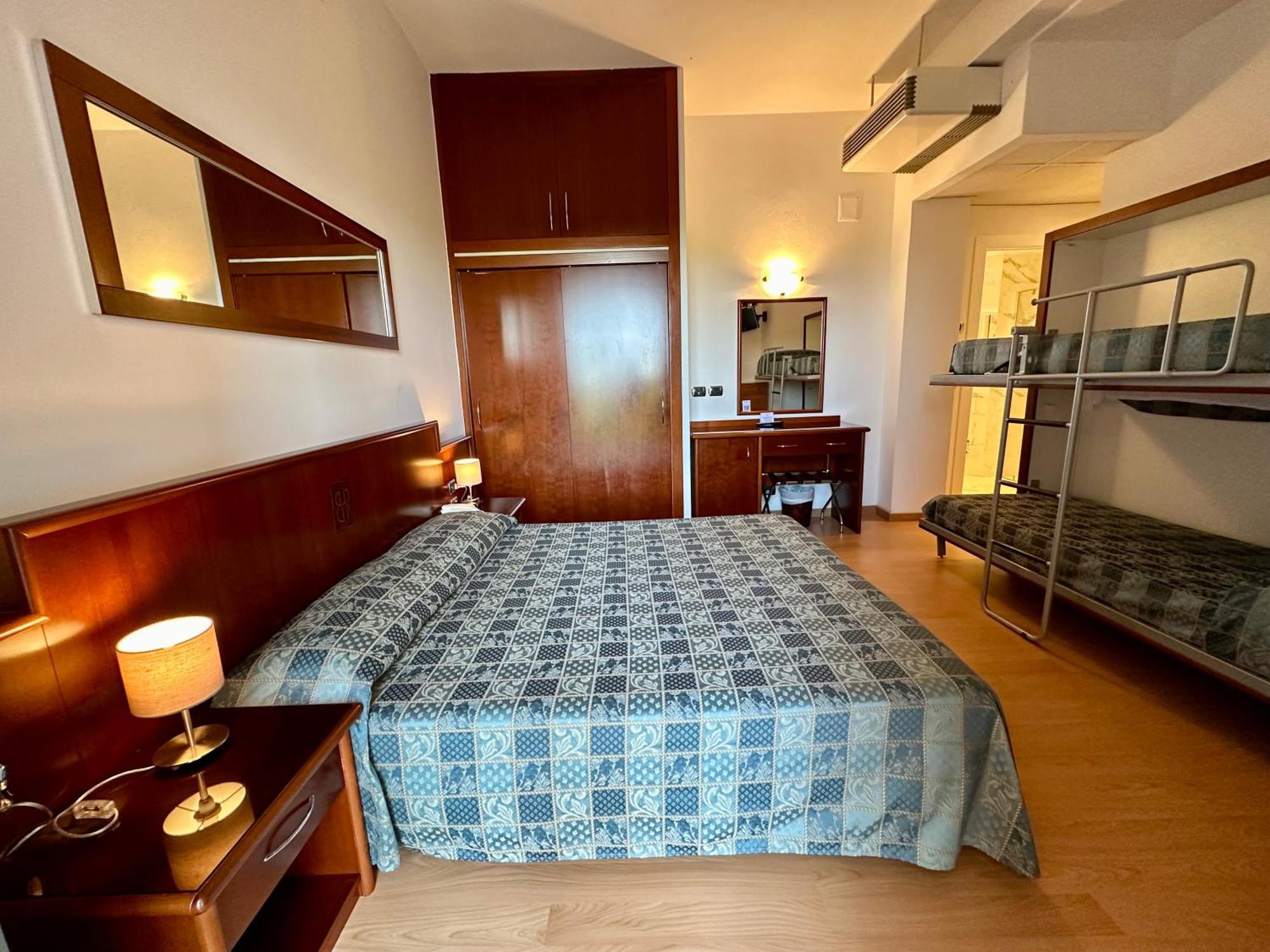 Hotel Beau Rivage Pineta Лидо-ди-Езоло Экстерьер фото