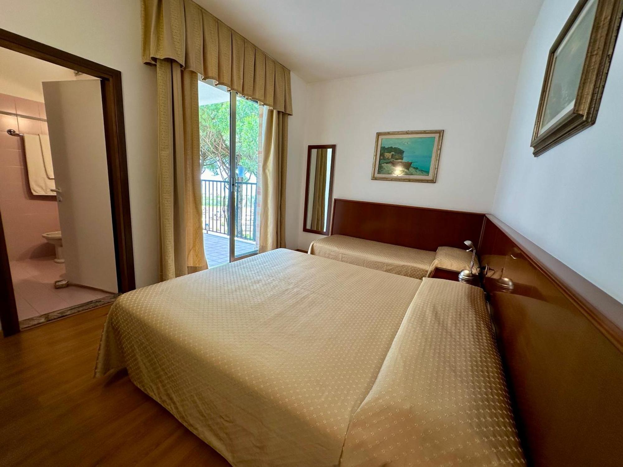 Hotel Beau Rivage Pineta Лидо-ди-Езоло Экстерьер фото