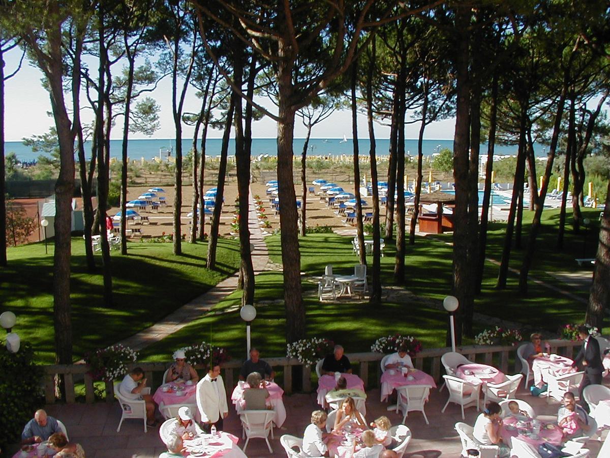 Hotel Beau Rivage Pineta Лидо-ди-Езоло Экстерьер фото